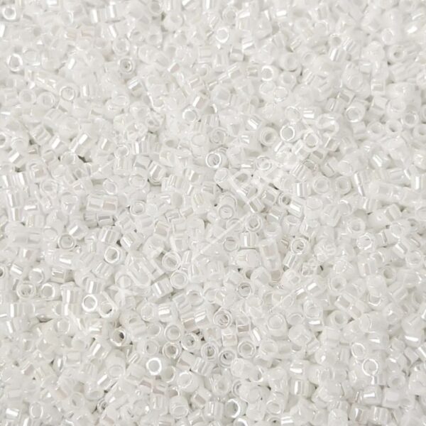 Японский бисер Miyuki Delica 11/0 DB-0201 White Pearl
