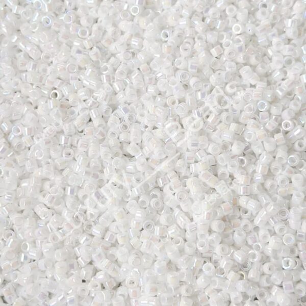 Японский бисер Miyuki Delica 11/0 DB-0202 White Pearl AB